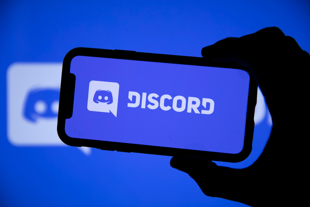 Discord logo displayed on screen.